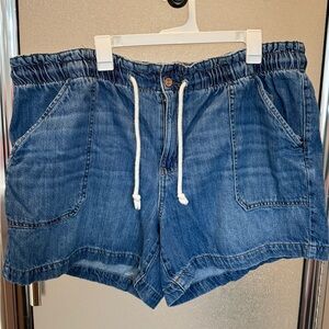 M Jeans by Maurice’s 22W high rise Jean shorts. Very cute and gently worn.